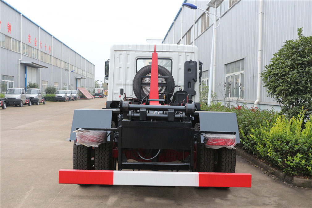 多利卡D9車(chē)廂可卸式垃圾車(chē)