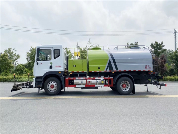 國六東風D9 9方路面清洗車