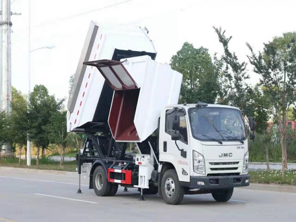 8立方江鈴凱運后裝掛桶垃圾車