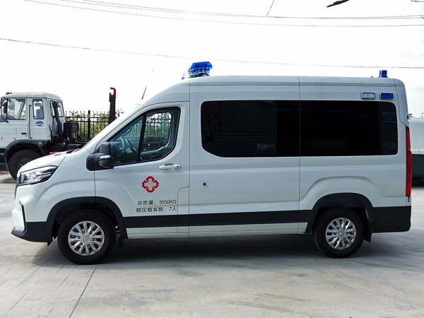 大通V90負(fù)壓監(jiān)護(hù)型救護(hù)車(chē)