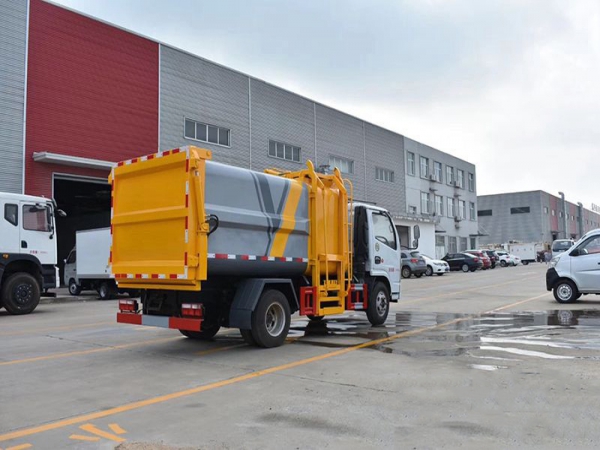 7方東風D6側裝壓縮垃圾車