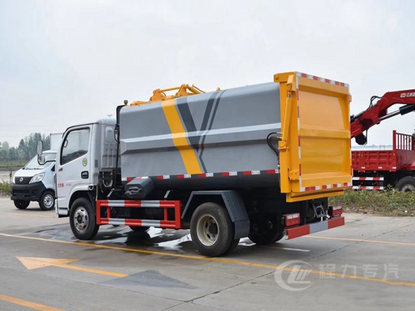 7方東風D6側裝壓縮垃圾車