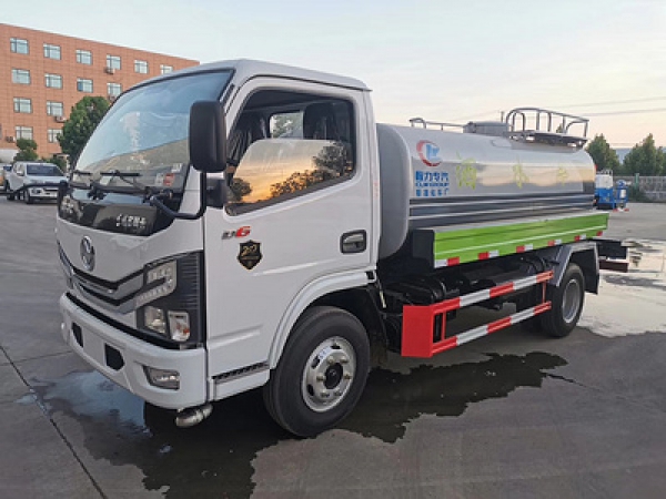 國六東風(fēng)小多利卡5噸灑水車
