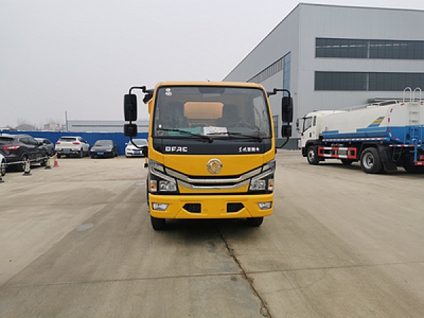 東風小多利卡6方清洗吸污車