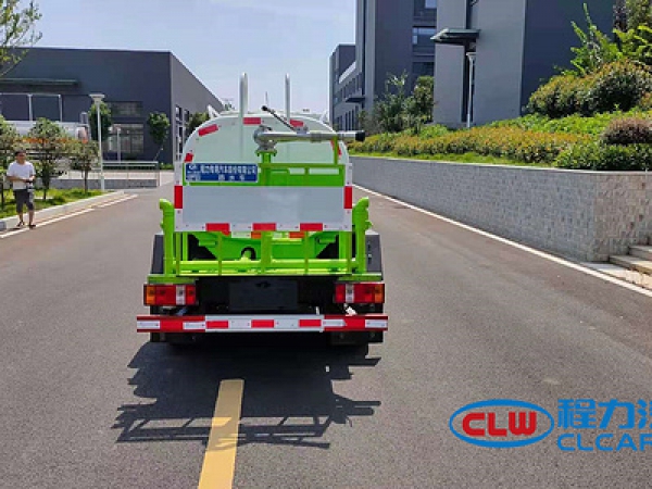 福田2.5噸藍(lán)牌灑水車