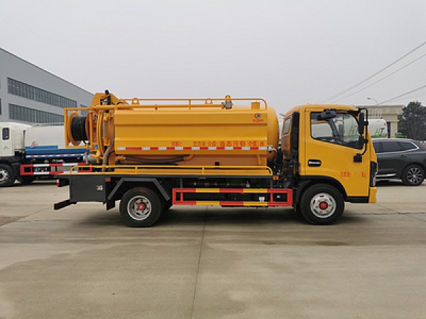 東風小多利卡6方清洗吸污車