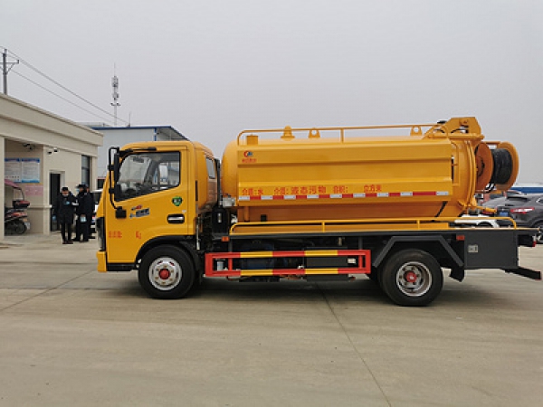 東風小多利卡6方清洗吸污車