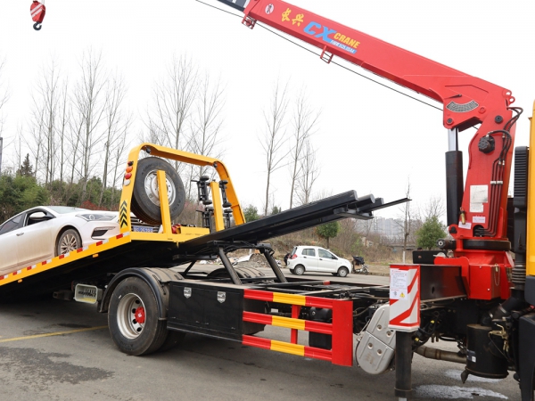 東風(fēng)多利卡D9 5噸直臂（清障帶吊）