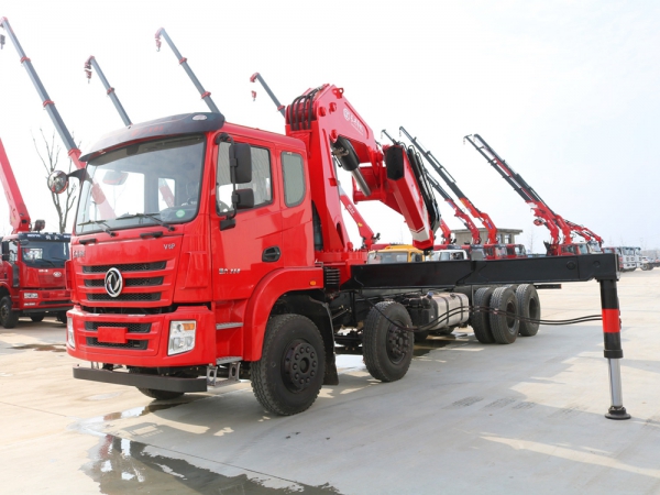 東風(fēng)錦程前四后八30噸折臂隨車吊