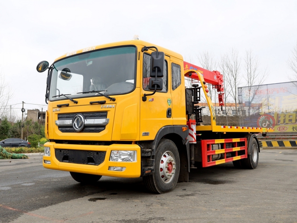 東風(fēng)多利卡D9 5噸直臂（清障帶吊）