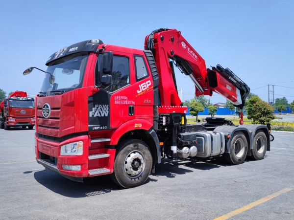 解放J6L牽引頭30噸折臂隨車吊