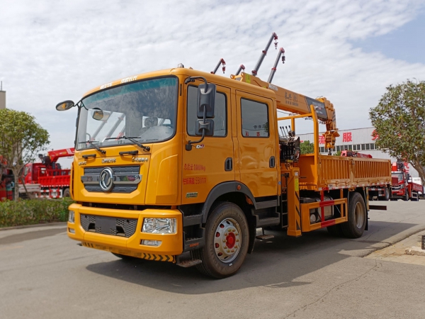 東風(fēng)多利卡D9雙排8噸直臂隨車吊