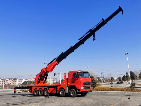 重汽豪沃五軸83噸汽車起重機