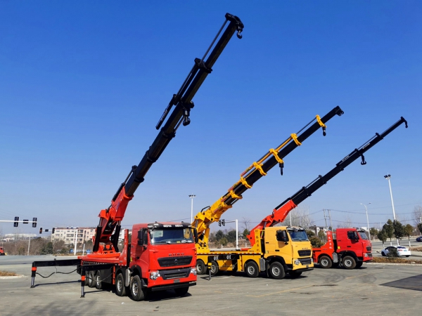 重汽豪沃五軸83噸汽車起重機