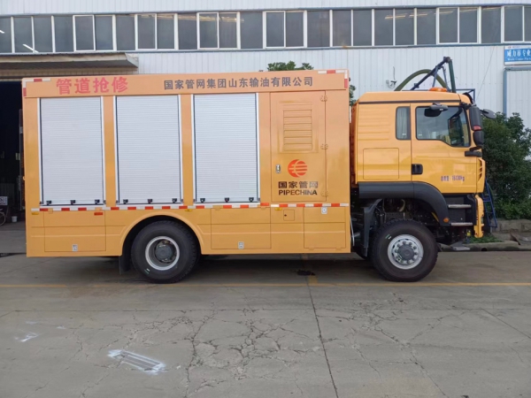 重汽豪沃裝備車(chē)