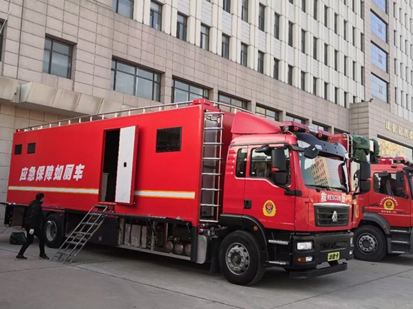 重汽豪沃10人廁所車