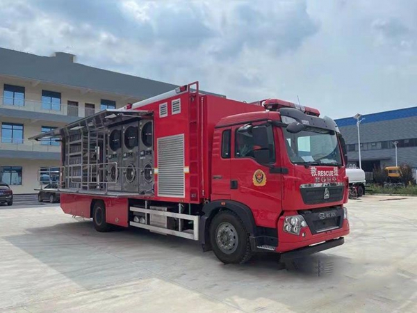 重汽豪沃被服洗滌車