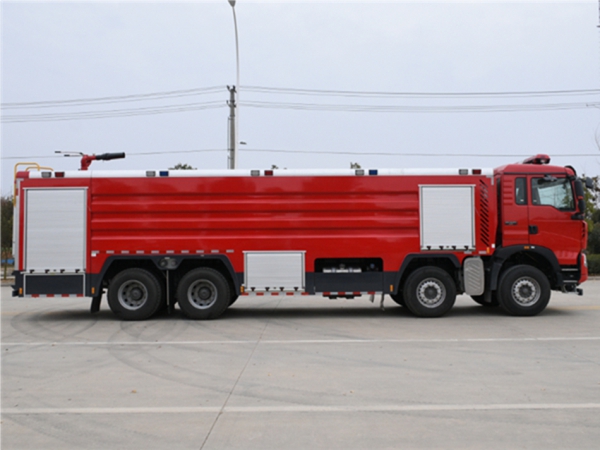 重汽豪沃24噸泡沫消防車