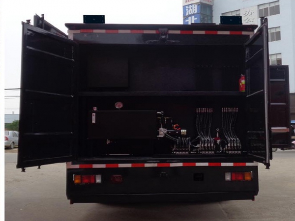 慶鈴多功能裝備車