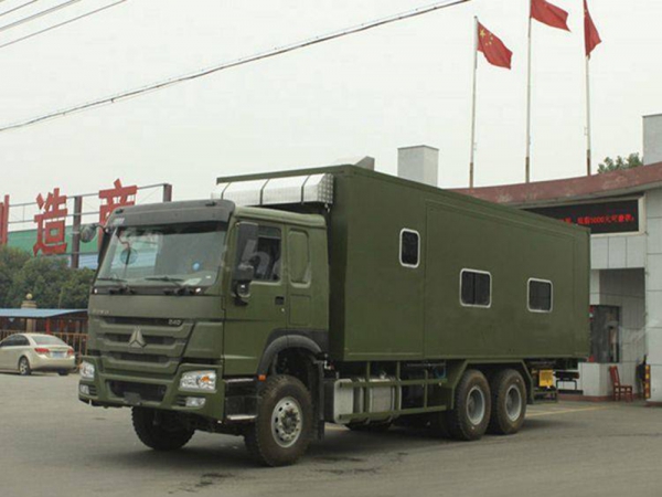 重汽豪沃營(yíng)地住宿車