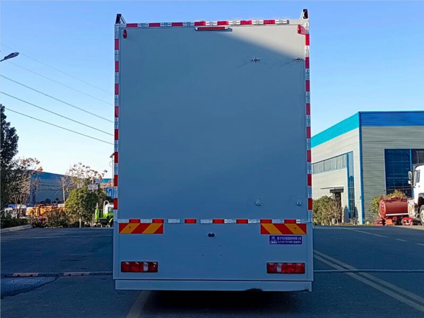 重汽汕德卡擴(kuò)展式宿營車