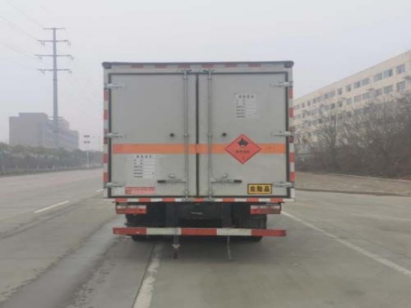 東風(fēng)多利卡D7爆破器材運(yùn)輸車