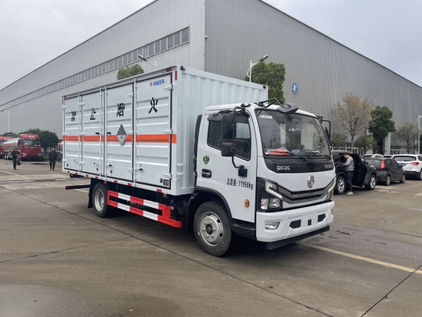 東風(fēng)多利卡D7雜項(xiàng)廂式危險(xiǎn)品運(yùn)輸車