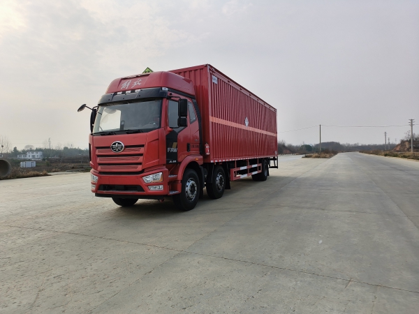 解放J6L 三軸雜項(xiàng)運(yùn)輸車