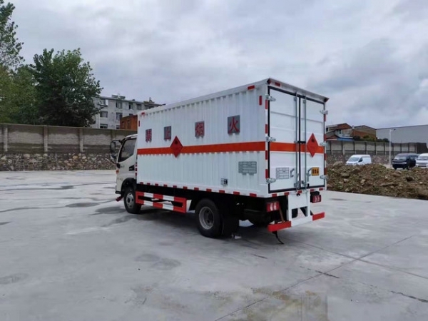 重汽豪沃民爆車（藍(lán)牌）