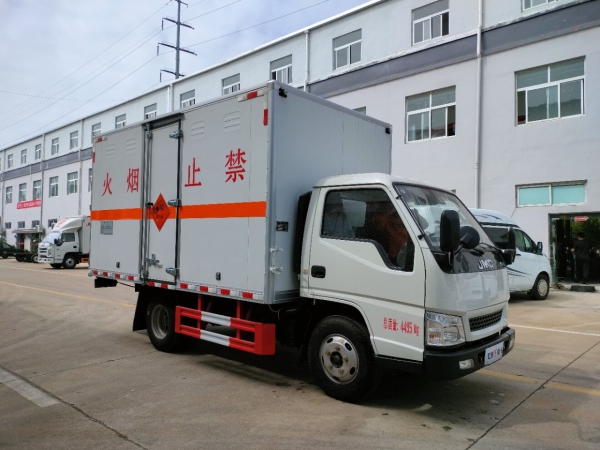 江鈴小藍(lán)牌爆破器材運(yùn)輸車(chē)