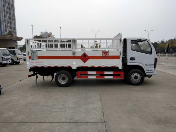 專威牌 東風(fēng)多利卡 黃牌 氣瓶運輸車