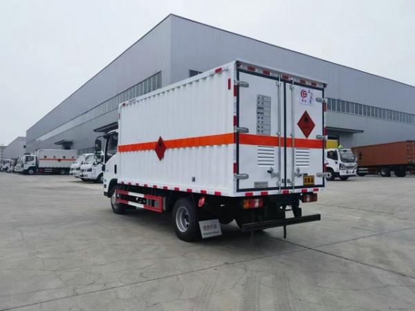 五十鈴危險廢物運輸車