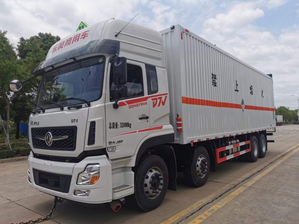東風新汽D7V易燃氣體危險品廂式運輸車