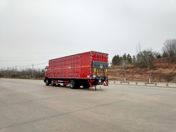 解放JK6小三軸雜項(xiàng)運(yùn)輸車