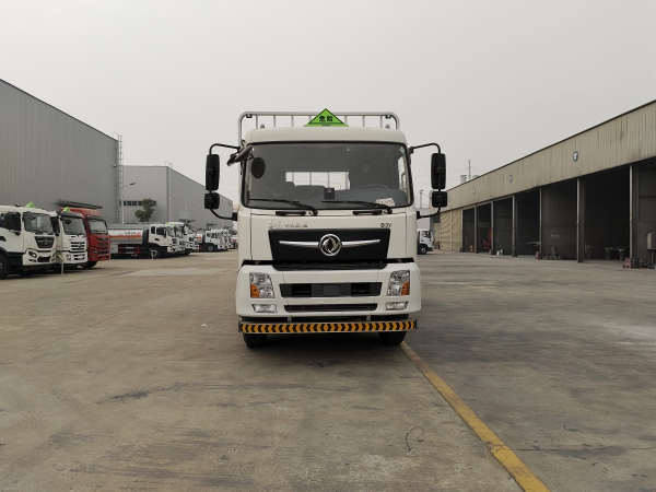 東風(fēng)型D3V小三軸氣瓶運(yùn)輸車