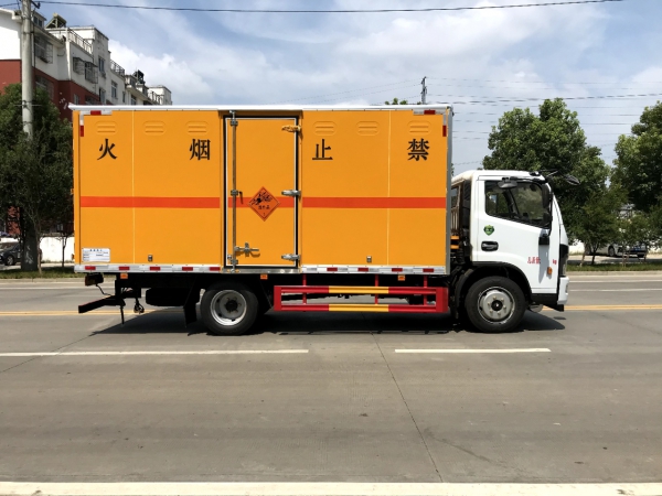 國六東風(fēng)黃牌1類爆破