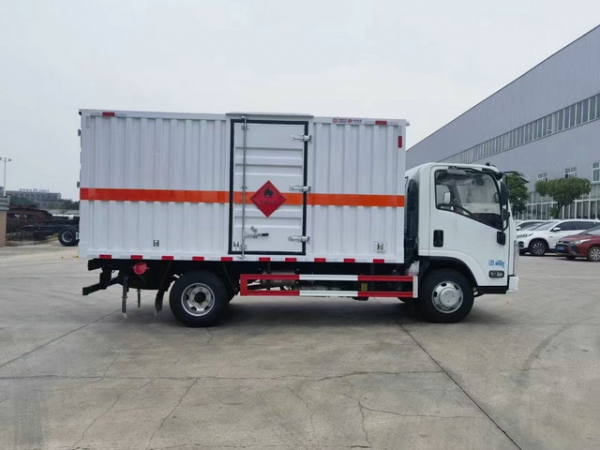 五十鈴危險廢物運輸車