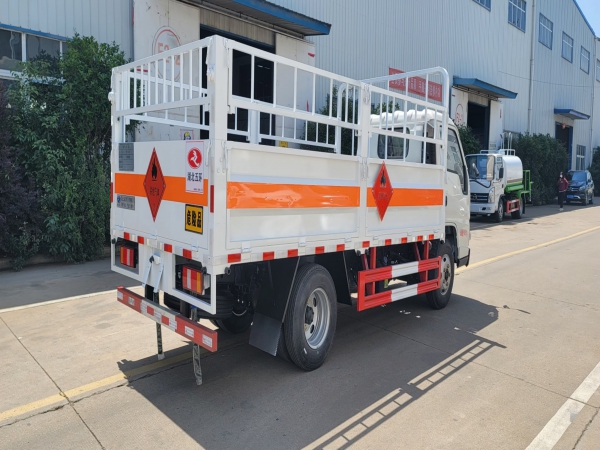 國(guó)六江鈴氣瓶運(yùn)輸車(chē)