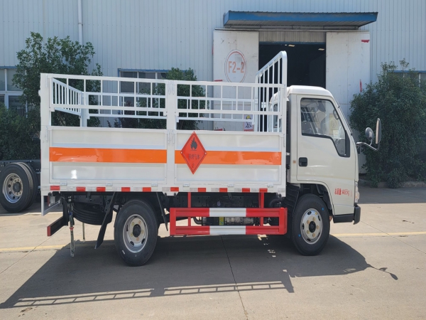 國(guó)六江鈴氣瓶運(yùn)輸車(chē)