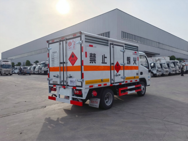 躍進(jìn)危險(xiǎn)廢物運(yùn)輸車（汽油版）