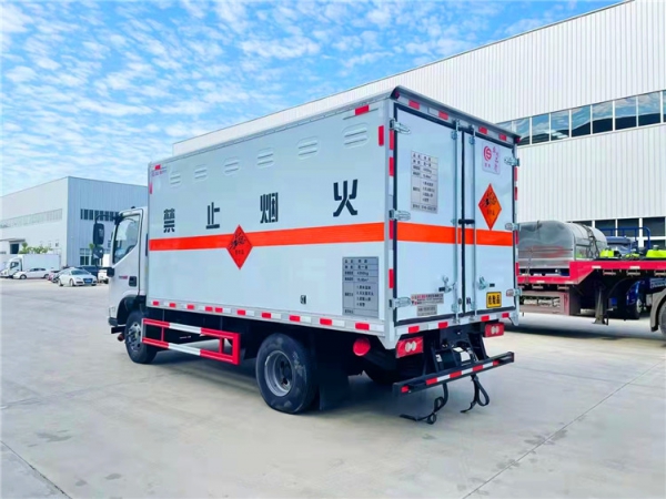 福田奧鈴危爆車（4.2噸）