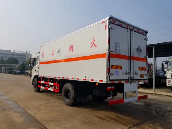 柳汽煙花爆竹運輸車（6.6米）