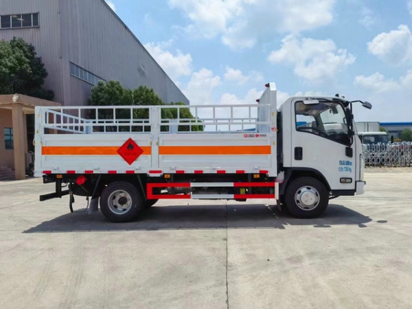 五十鈴高欄危險(xiǎn)品車