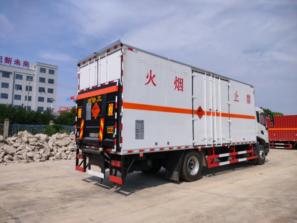 東風(fēng)天錦單橋1類爆破