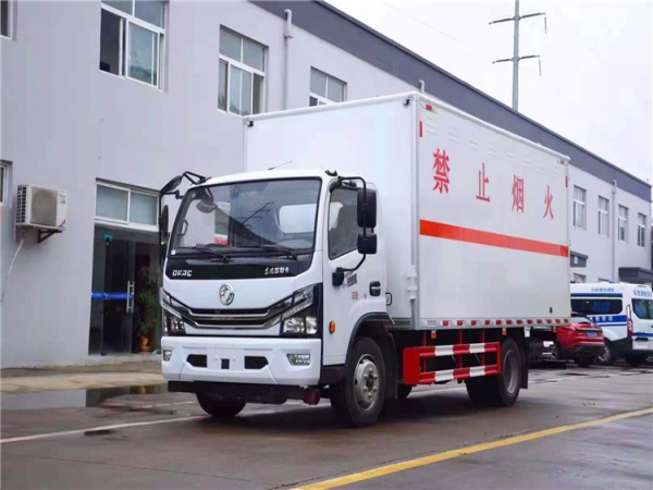 東風(fēng)危險廢物運輸車（核載7.2噸）