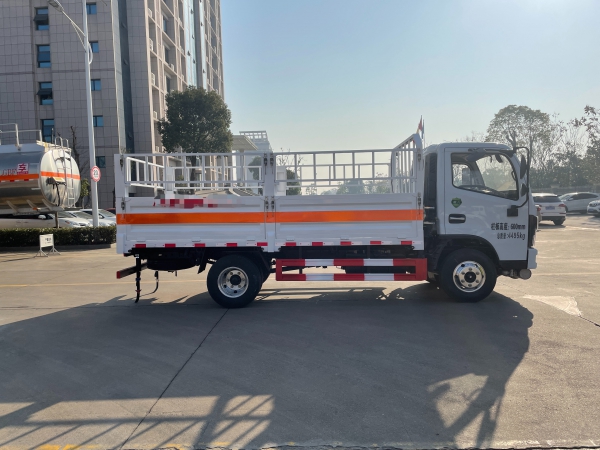 專威牌 東風(fēng)D6國(guó)六藍(lán)牌氣瓶運(yùn)輸車