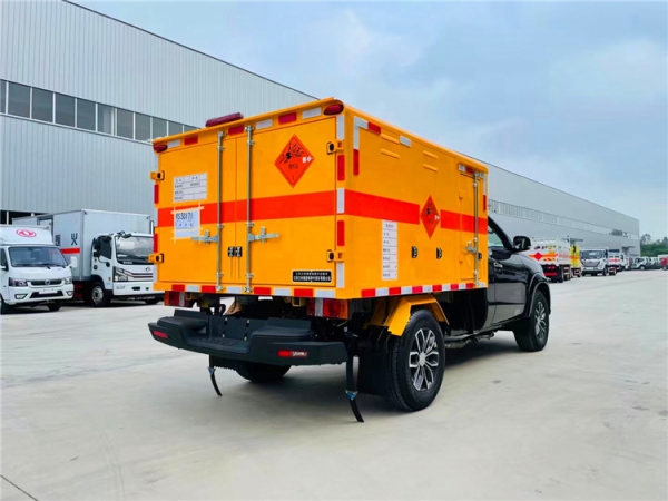 江鈴皮卡危爆器材運輸車（四驅(qū)）