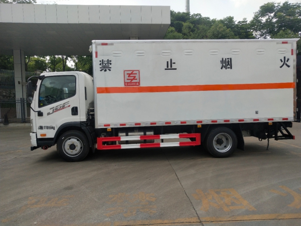 解放J6F爆破器材運輸車（黃牌）