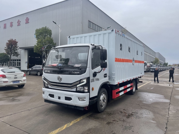 東風(fēng)多利卡D7雜項(xiàng)廂式危險(xiǎn)品運(yùn)輸車