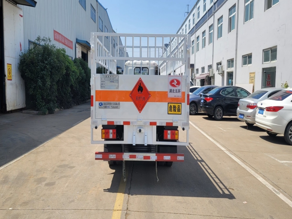 國(guó)六江鈴氣瓶運(yùn)輸車(chē)